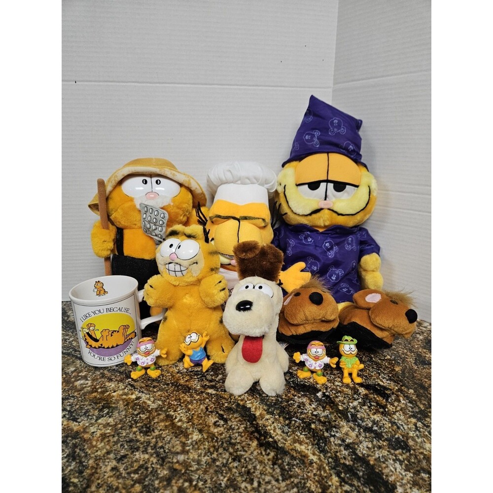Lot Of 10 Vintage Garfield Plush Collectibles Toys 5 Plush 1 Mug And 4 Figures